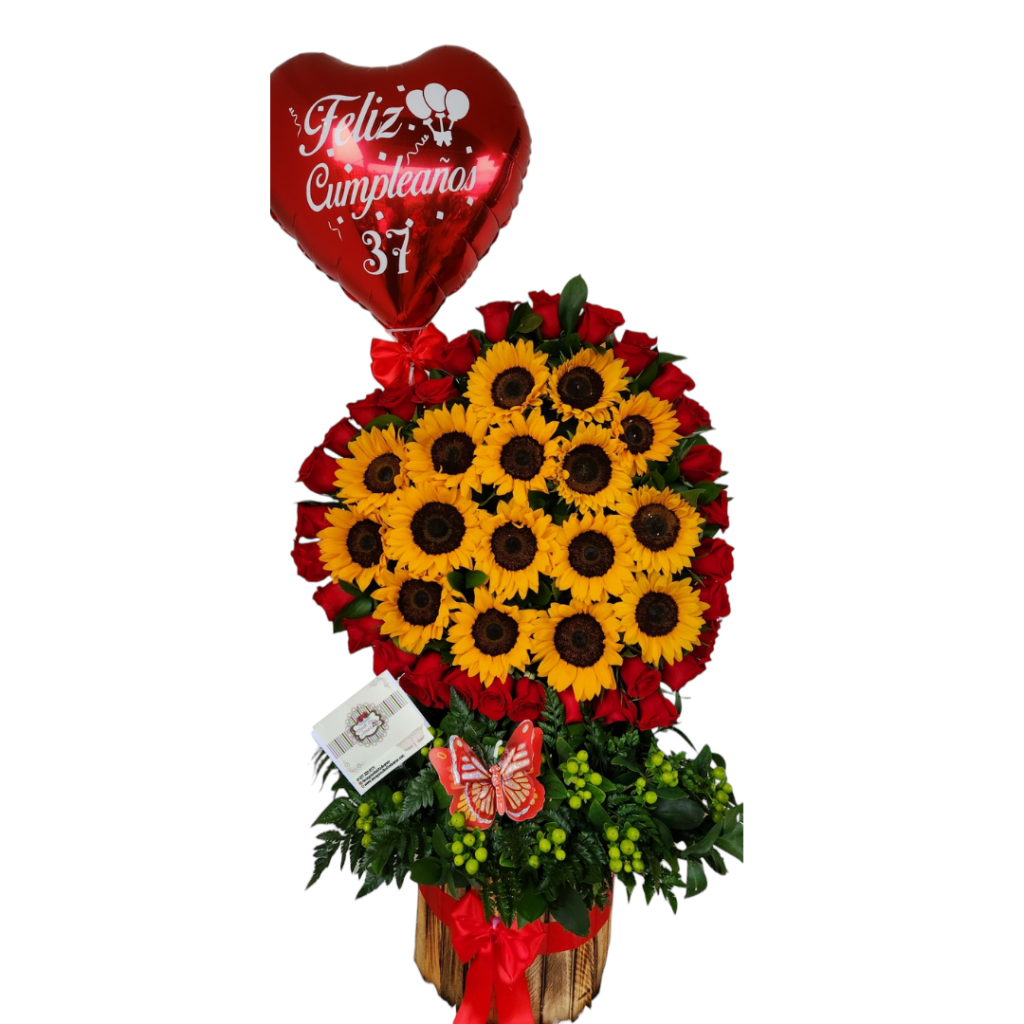 Arreglo en forma de corazón con rosas, girasoles, follaje y un globo metalizado, ideal para sorprender a alguien especial