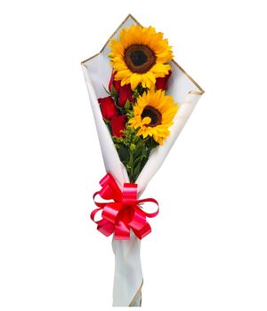 Ramo de girasoles y rosas rojas.