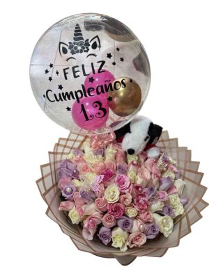 Buchon de rosas en tonos pastel con globo y peluche