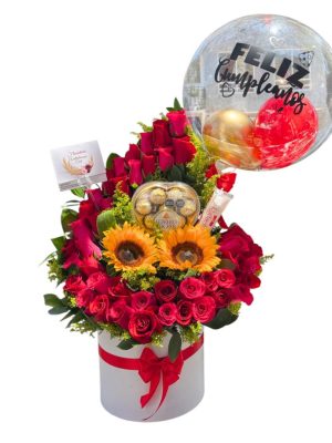 Arreglo floral con rosas rojas, girasoles y chocolates Ferrero