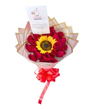 Buchon de rosas rojas con girasol central