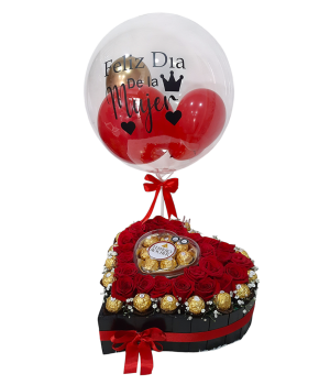 Caja en forma de corazón con rosas rojas y chocolates Ferrero Rocher, decorada con globo de "Feliz Día de la Mujer.