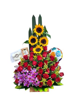 Rosas rojas, girasoles, orquídeas y globo de cumpleaños