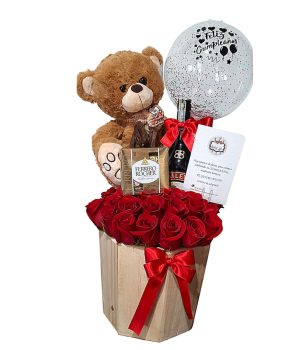 Arreglo de rosas rojas con peluche y globo de
