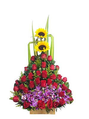 Rosas rojas, girasoles y orquídeas