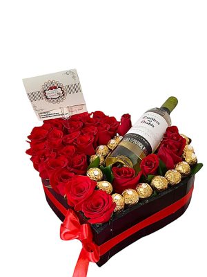 Corazón de rosas rojas con vino y Ferrero Rocher