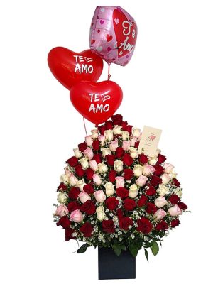 Rosas rojas, blancas y globos con mensaje de amor