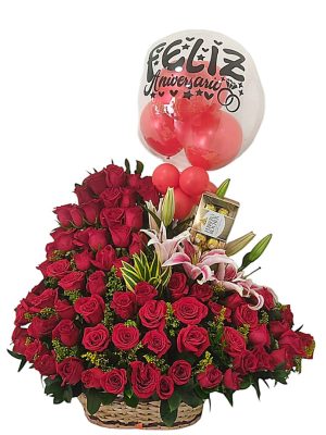 Arreglo con rosas rojas, lirios, globos y chocolates