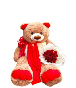 Oso de peluche con flores rojas y una bufanda roja.