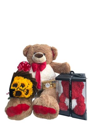 Oso de peluche con flores de girasol y un osito de flores.