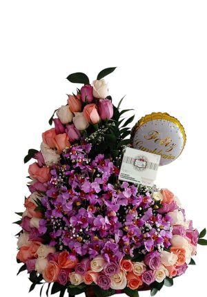 Arreglo surtido con rosas y orquidea Hawaiana