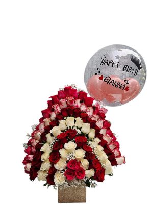 Arreglo con rosas surtidas y globo personalizado