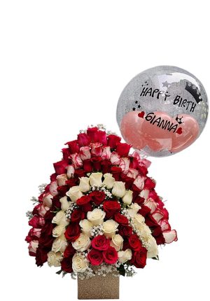 Arreglo con rosas surtidas y globo personalizado