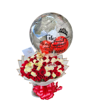 Buchón de 100 rosas con corona, mariposas, globo burbuja personalizado, papel coreano y moño, un detalle único y sofisticado.