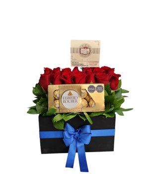 Caja cubo con rosas rojas y chocolates Ferrero, un detalle elegante y delicioso para cualquier ocasión especial.