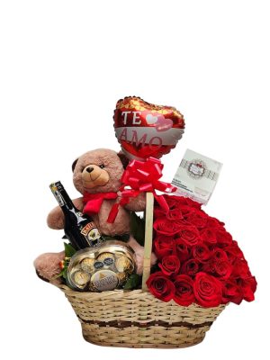 Canasta con rosas, peluche, licor Baileys y chocolates Ferrero, un regalo elegante y especial.