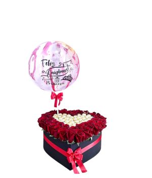 Caja de regalo en forma de corazón con rosas rojas, chocolates y globo con mensaje "Feliz Cumpleaños Princesa".