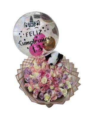 Bouquet de rosas en tonos pastel con peluche Snoopy